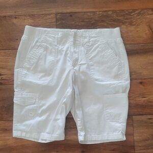 Gloria Vanderbilt White Cargo Shorts – Size 12